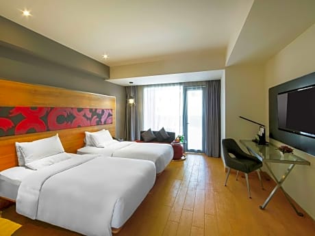 Deluxe Room with 2 Single Beds, with Balcony
