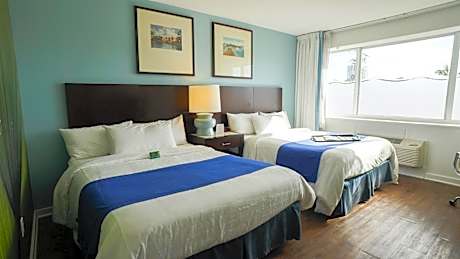 2 QUEEN BEDS