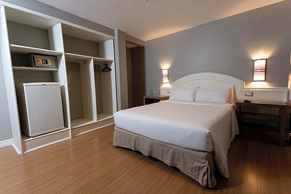 Master Porto Alegre Hotel - Av Carlos Gomes, Proximo ao Consulado Americano