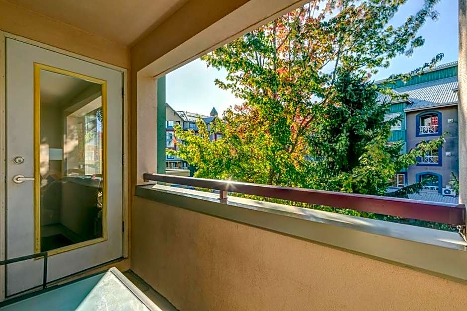 Town Plaza Suites by Golden Dreams