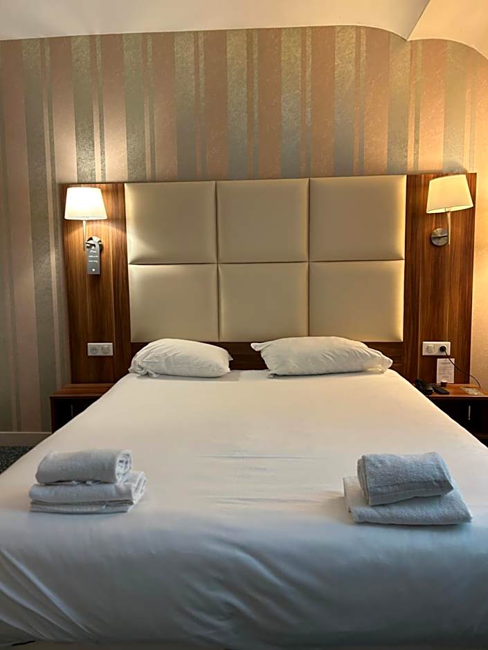 Logis Hôtel Du Château - Combourg, Proche Saint-Malo