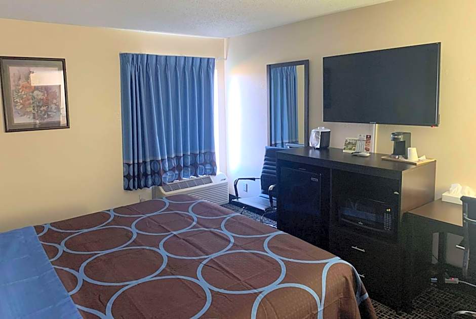 Super 8 by Wyndham Galesburg