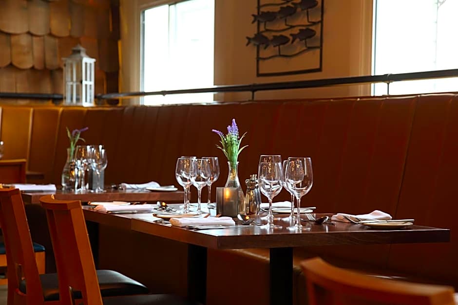 Macdonald New Blossoms Hotel