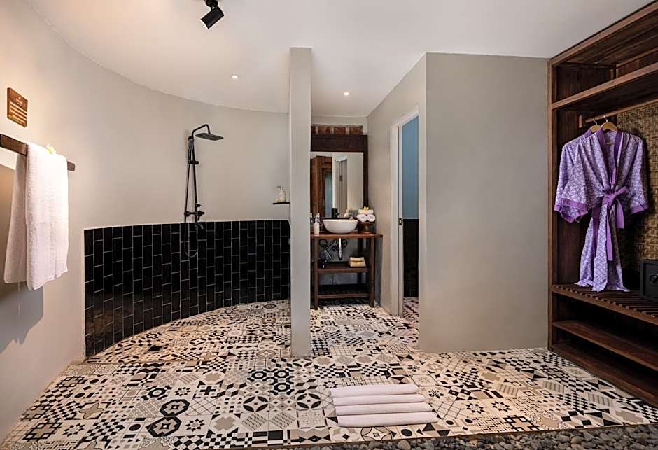 Berlima Wooden Lodge by Pramana Villas