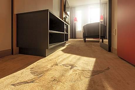 Premium Queen Room with City View and Roof Terrace