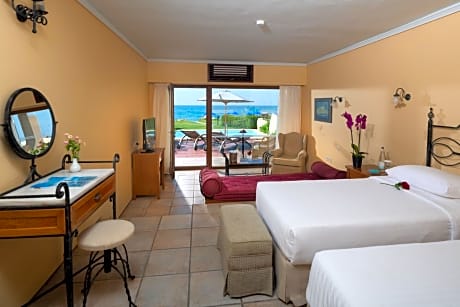Junior Bungalow Suite Waterfront with Private Pool