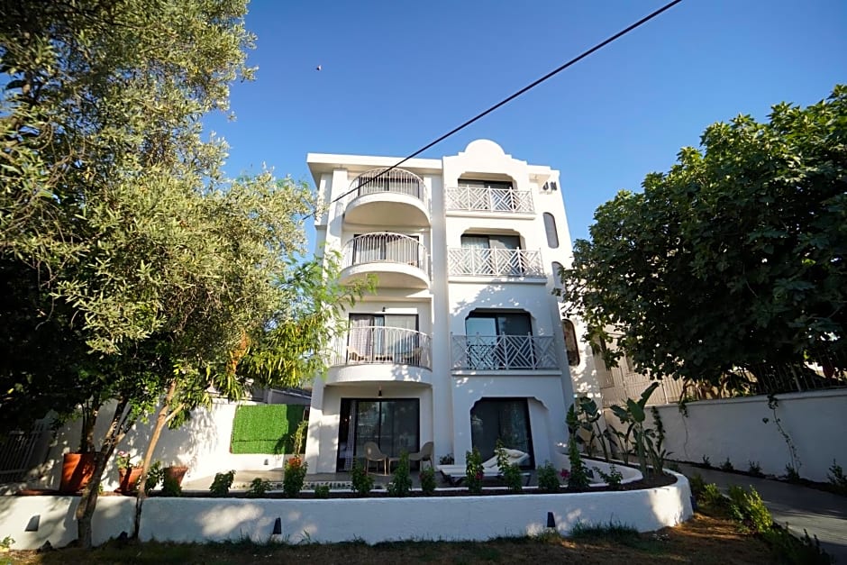 Icon Beach Suites Hotel Sovalye Island