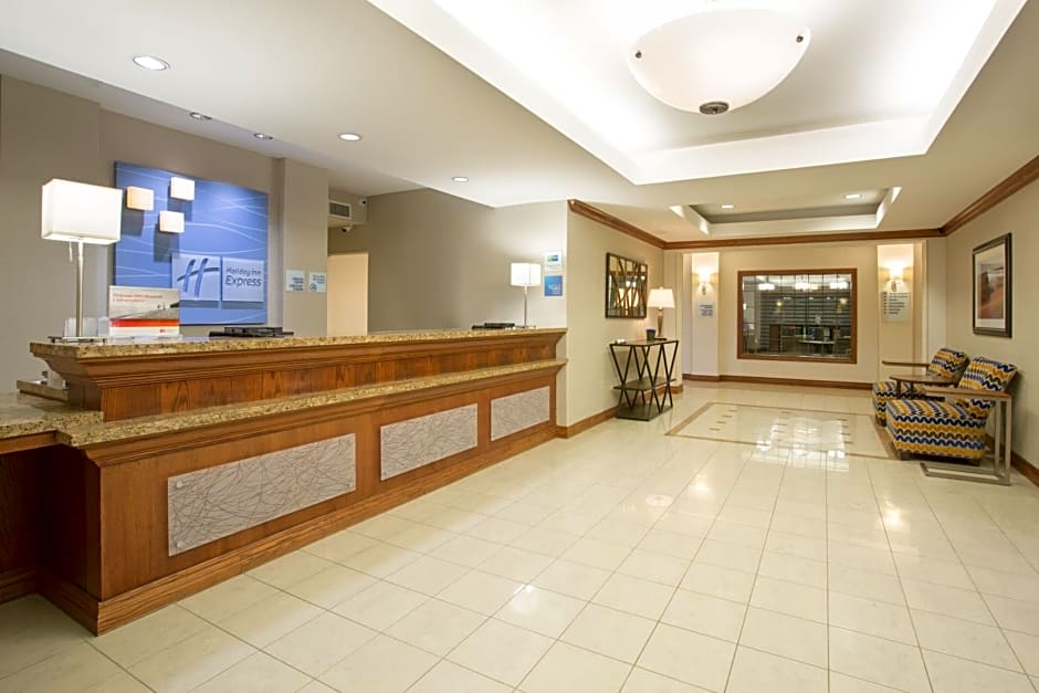 Holiday Inn Express Hotel & Suites Concordia US 81