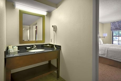 1 King Bed Study With Sofabed Nonsmoking