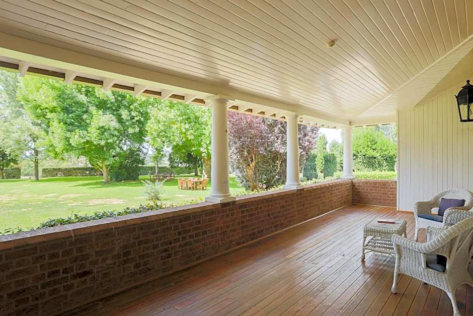 Petersons Armidale Winery and Guesthouse