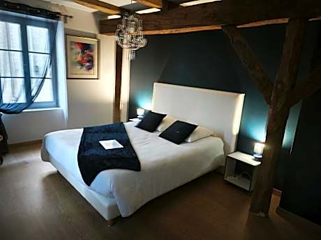 Deluxe Double Room with Shower 1