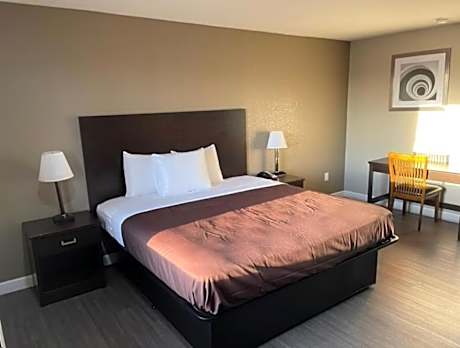 1 King Bed, Nonsmoking