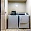 Econo Lodge Inn And Suites