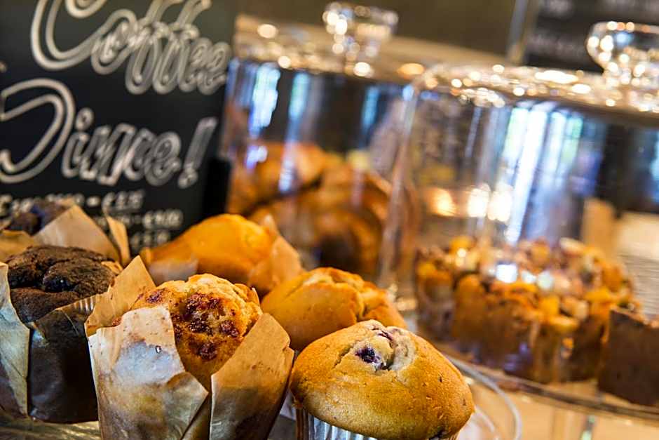 MAX BROWN HOTEL CANAL DISTRICT