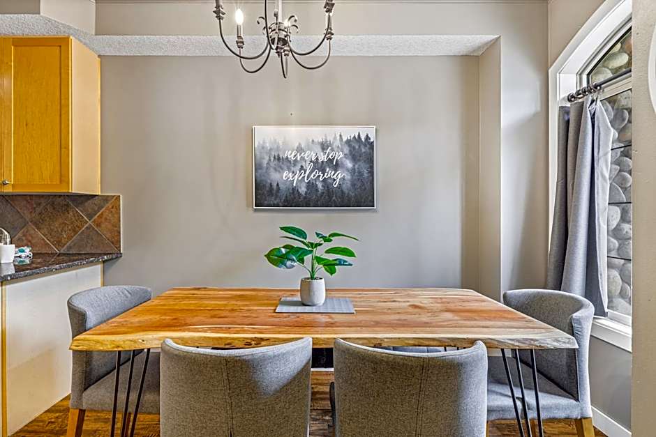 Mystic Chalet managed by Little Sister Getaways