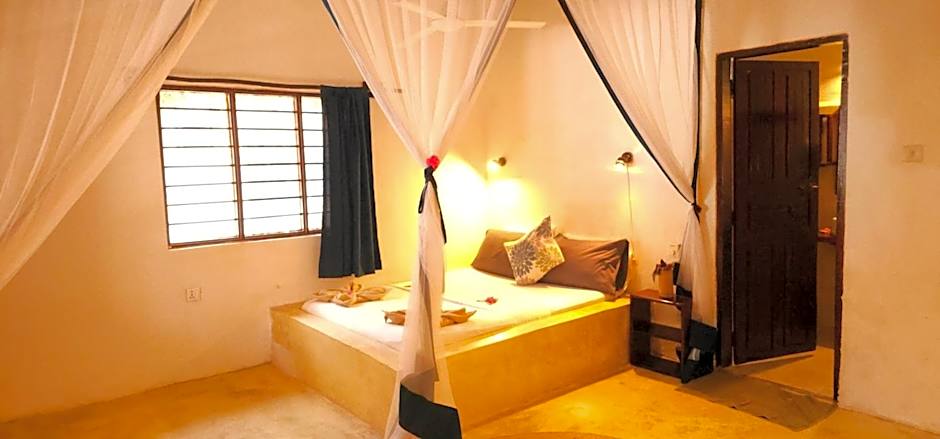 Red Monkey Beach Lodge