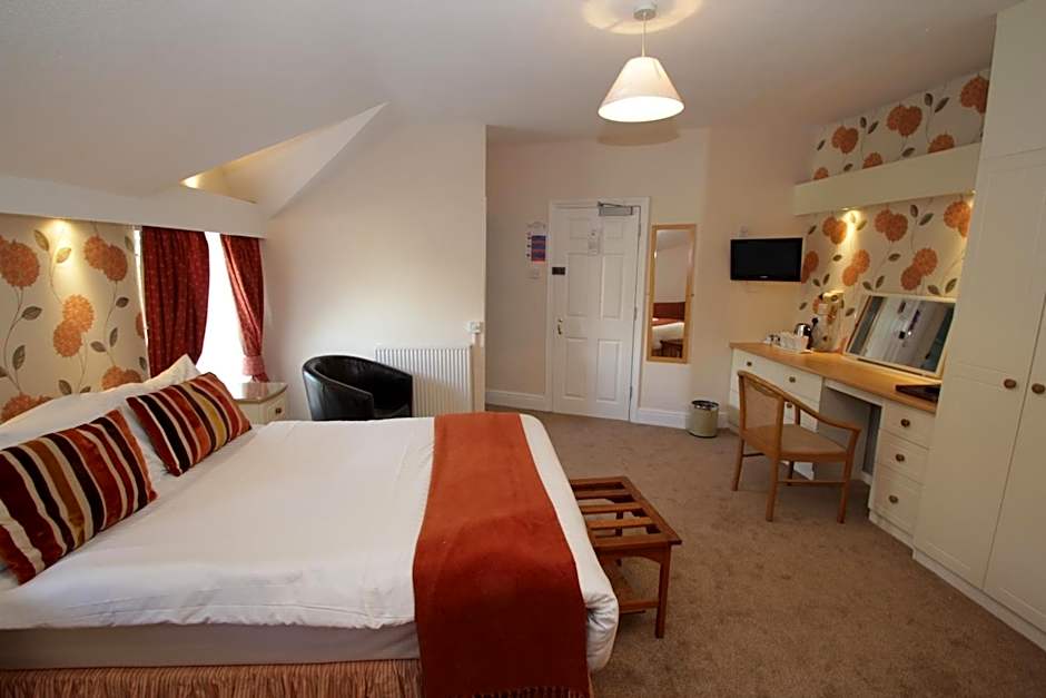 Lion Hotel & Studio Apartments