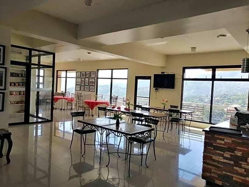 3 Pax Charming Foggy Cold Breeze, Cozy Gardenville Hotel