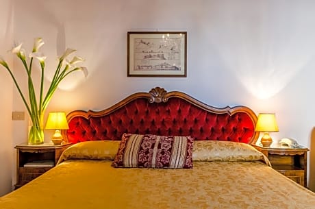 Double Room with Shared Bathroom