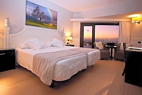 Deluxe Twin Room with Sea View