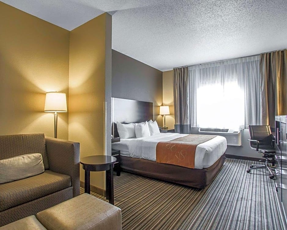 Holiday Inn Express & Suites Hayward, an IHG Hotel