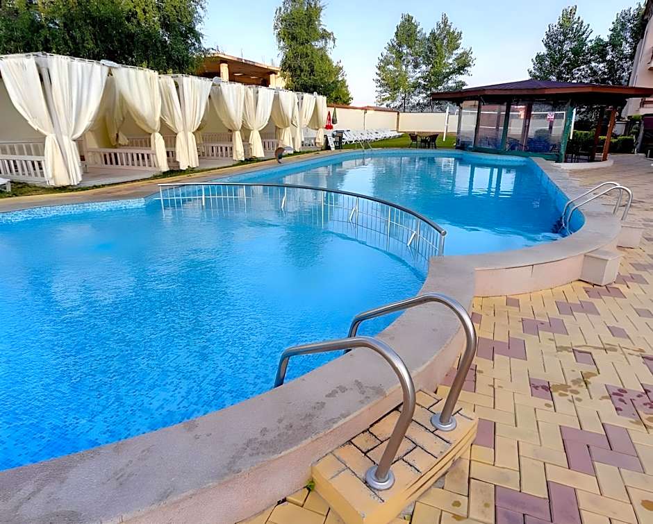Green Wood Resort Apartments