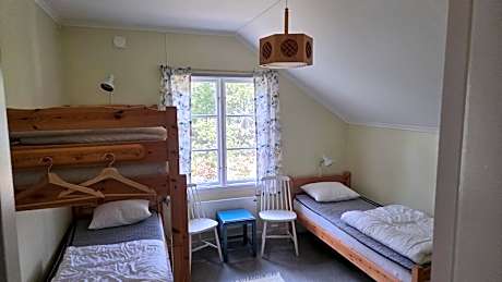 Basic Triple Room with Shared Bathroom