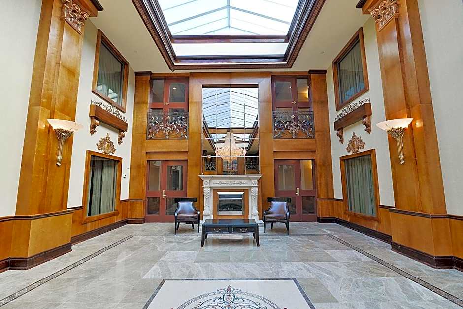 Woodbine Hotel & Suites