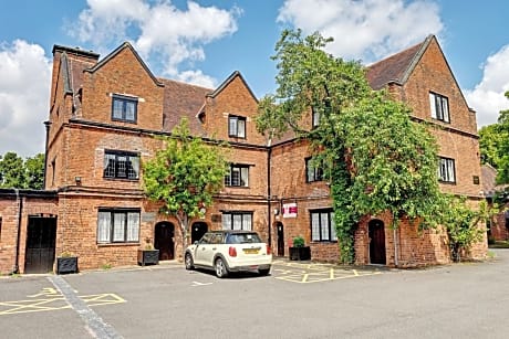 OYO Dovecote Hotel