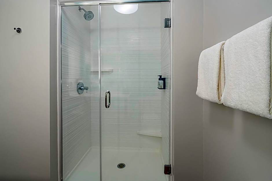 Avid Hotels Milwaukee West Waukesha By IHG