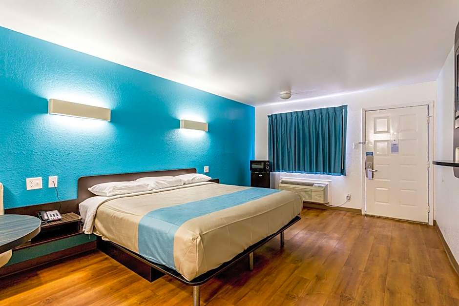 Motel 6-Bryan, TX - College Station