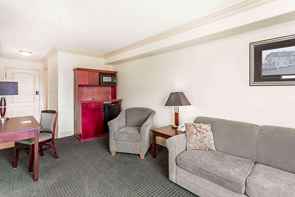 Ramada by Wyndham Hinton