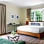 Oakhurst Inn at the University