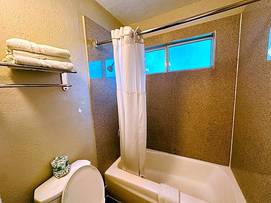 Casa Blanca Hotel & Suites Orange SR-55 Freeway, Near Honda Center, Chapman University, Disneyland