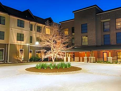 2 Bedroom Suite, Bedroom 1: 1 King, Bedroom 2: 2 Queen, Sofa bed
