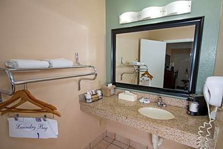 Queen Room - Disability Access