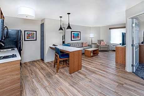 One Bedroom Suite with One Queen Bed