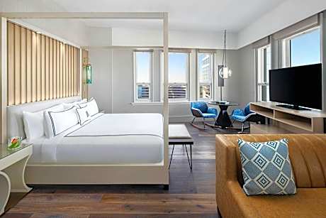 Junior Suite, 1 King, Non-Private Sofa Bed