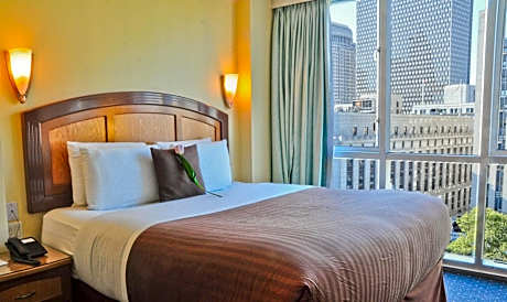 Deluxe King Suite Park View