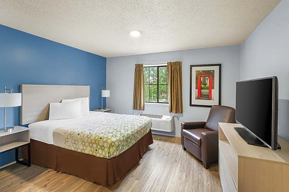 Suburban Studios Cary - RDU Airport
