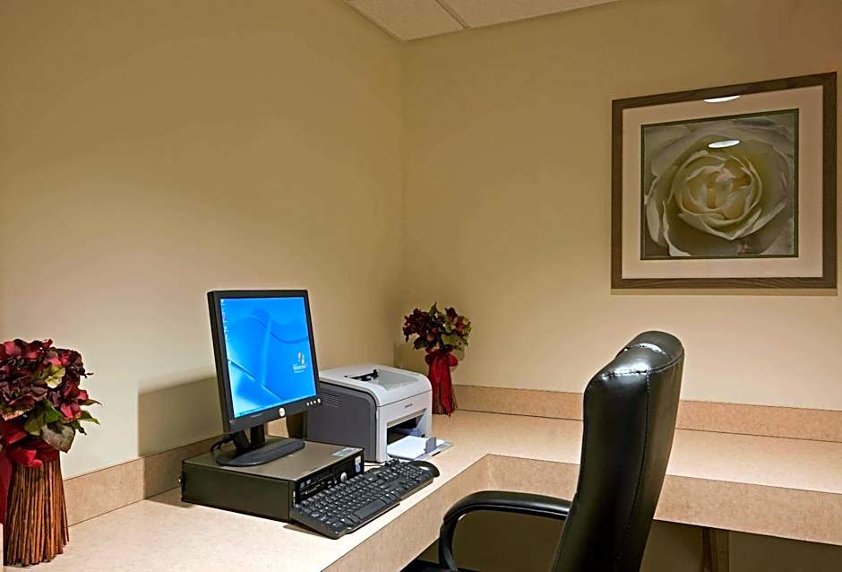 La Quinta Inn & Suites by Wyndham Boston Somerville