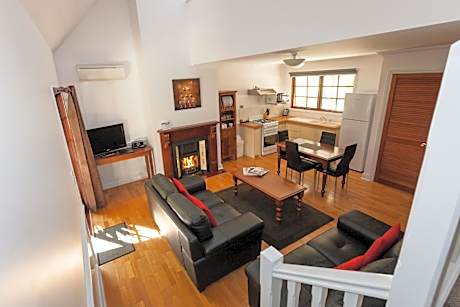 One-Bedroom Chalet with Hot Tub