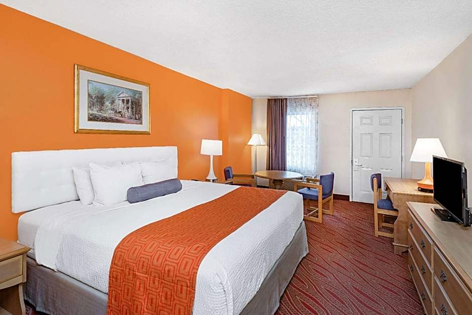 Howard Johnson by Wyndham Staunton