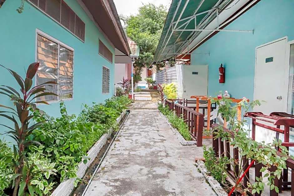 OYO 681 Paradise Hotel