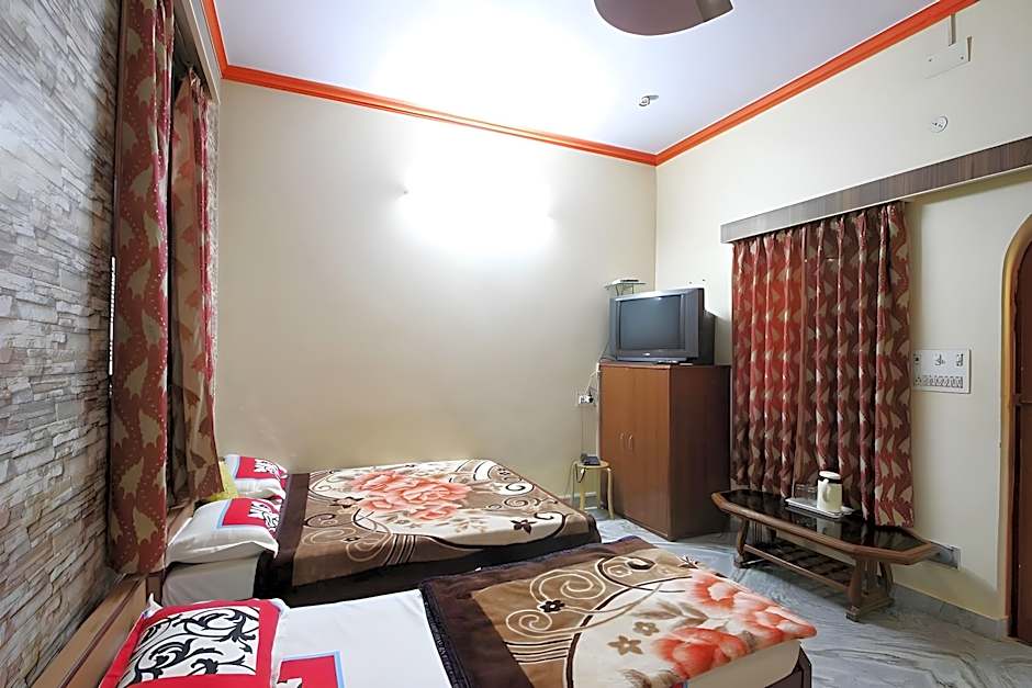 Hotel Rashmi                                                        