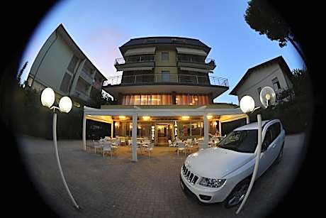 HOTEL LA PLAYA