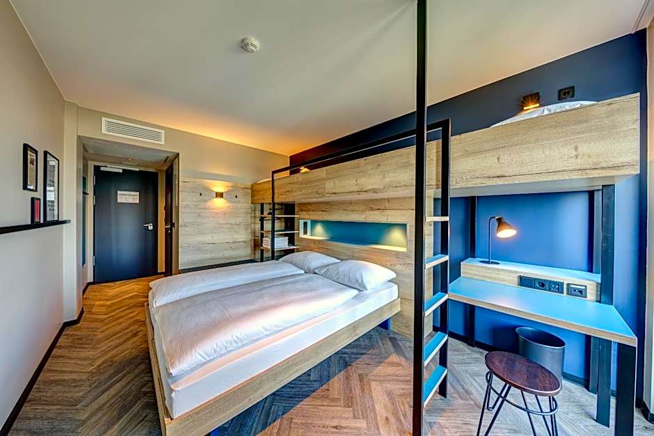 Schulz Hotel Berlin Wall at the East Side Gallery