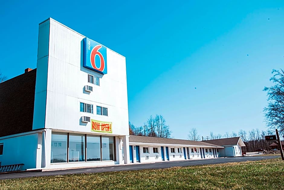 Motel 6 Bellville, OH