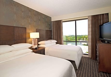 Suite with Two Double Beds and Bath Tub - Mobility Accessible