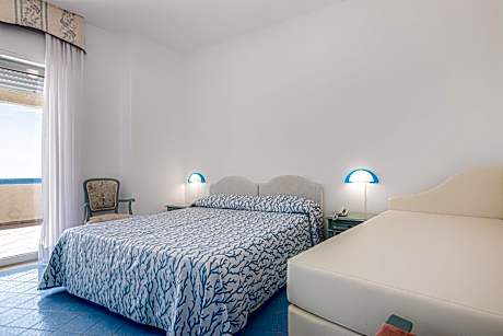 Triple Room with Sea View